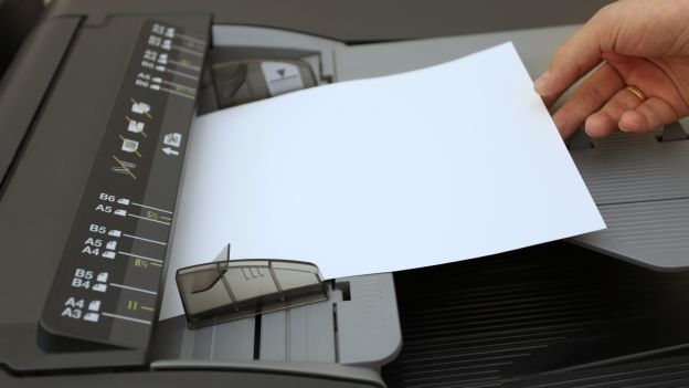 Risolvere il problema del prelievo della carta nella stampante